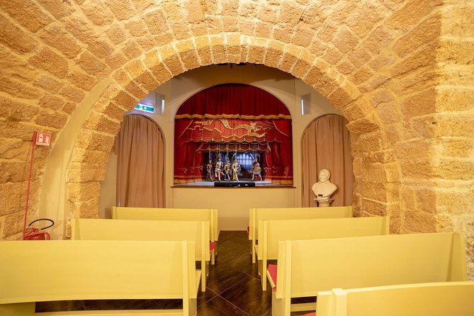 Sicilian puppets in Syracuse: show with behind-the-scenes visit - Behind the curtain workshop tour: what you actually see