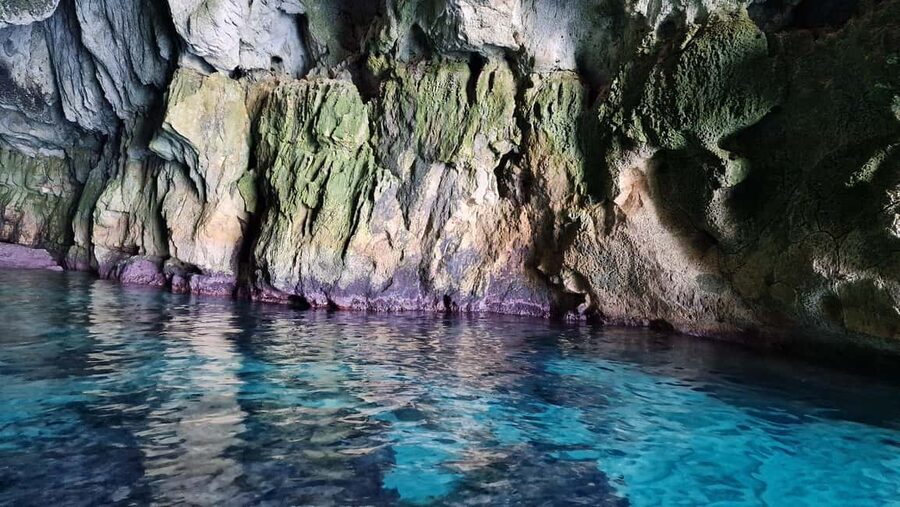 Siracusa: Ortigia & Sea Caves Speedboat Tour with Swim Stop - Syracuse Sea Caves, Turquoise Water and Natural Rock Stories