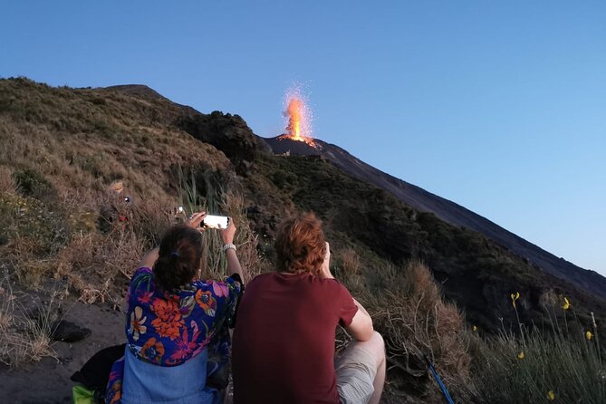 Stromboli: sunset trekking to Sciara del Fuoco - Ashàra - Meeting at Piazza San Vincenzo, and What the 5-Hour Rhythm Really Means