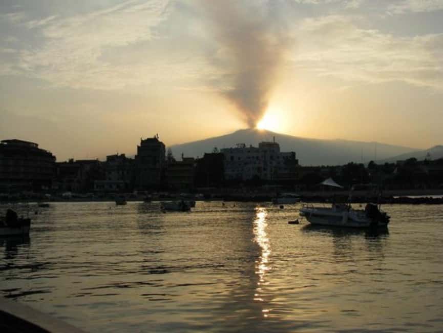 Sunset tour in search of dolphins with aperitif - Who should book this Taormina sunset dolphin tour from Giardini Naxos