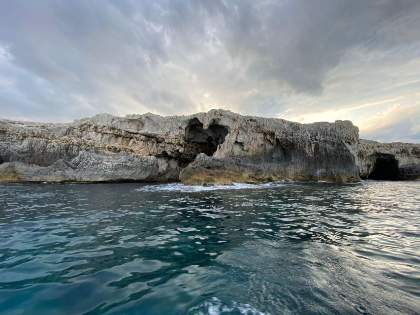 Syracuse:Boat tour Ortigia,Pillirina and seacaves - Ortigia to Plemmirio in 2 hours, and why that tempo feels right