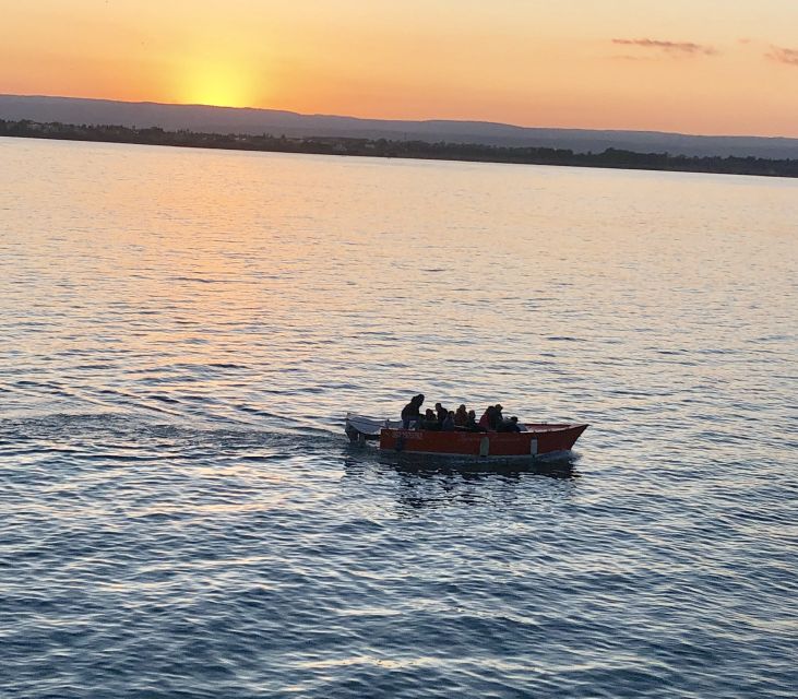 Syracuse: Boat Trip of Ortigia Island and Sea Caves - Ortigia’s canal and bridges: the shape of the island clicks