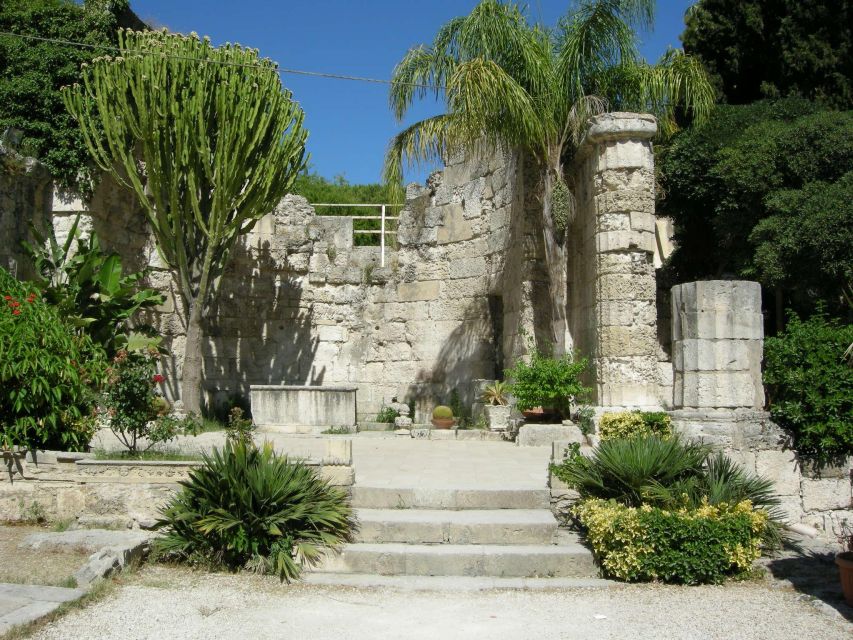 Syracuse: Neapolis and Greek Theater guided tour - Neapolis Archaeological Park: the best way to start is with direction