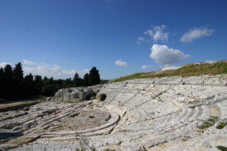 Syracuse: Neapolis and Greek Theater guided tour - Meeting point reality: arrive early, find your guide fast