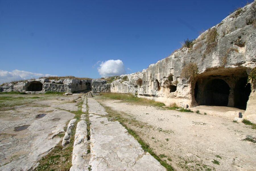 Syracuse: Neapolis Archaeological Park Small Group Tour - Altar of Hieron II and the Roman Amphitheater: the same ground, new power