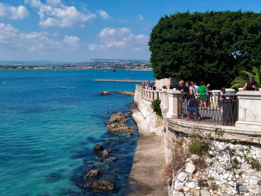 Syracuse: Ortigia Classic Walking Tour - Diana Fountain and the rhythm of Ortigia’s narrow streets