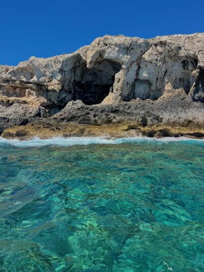 Ortigia Island and Sea Caves Boat Tour with Drinks