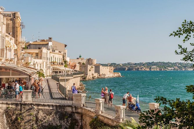 Syracuse Private Walking Tour with Traditional Lunch and Wine - The Jewish Quarter and Via Maestranza: status written into the street