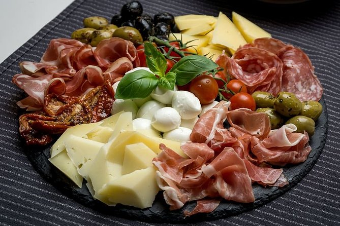 Syracuse Private Walking Tour with Traditional Lunch and Wine - Who this tour suits best (and who should rethink it)