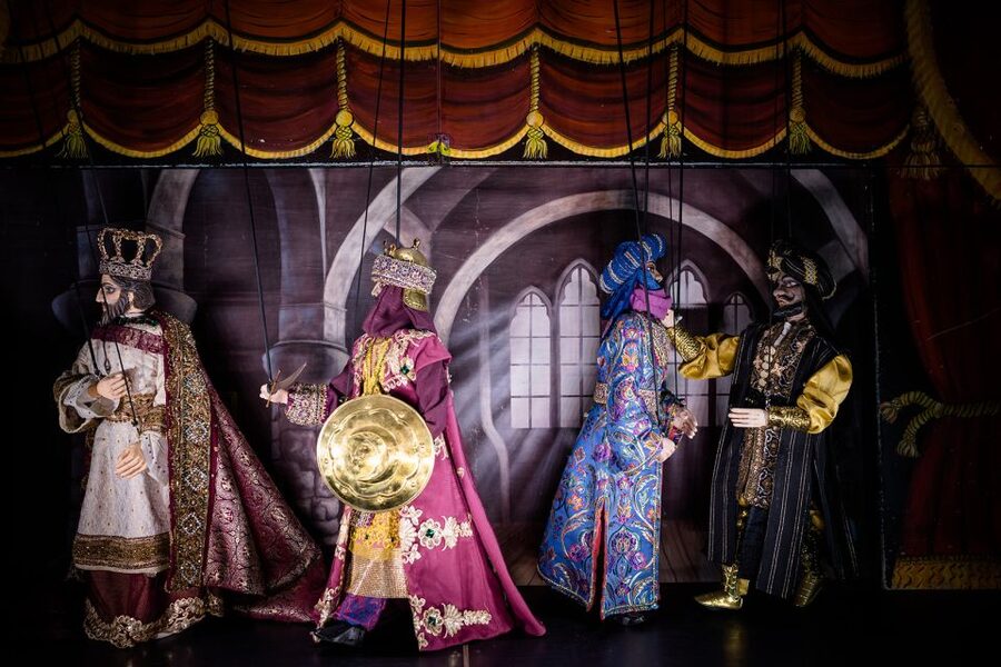 Syracuse: Sicilian Puppet Show with visit behind the scenes - The show itself: intense emotion, musical cueing, and Italian-only timing