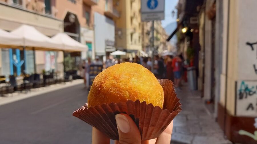 Syracuse: Street Food Walking Tour in Ortigia with Tastings - Arancini: the fried rice balls with personality