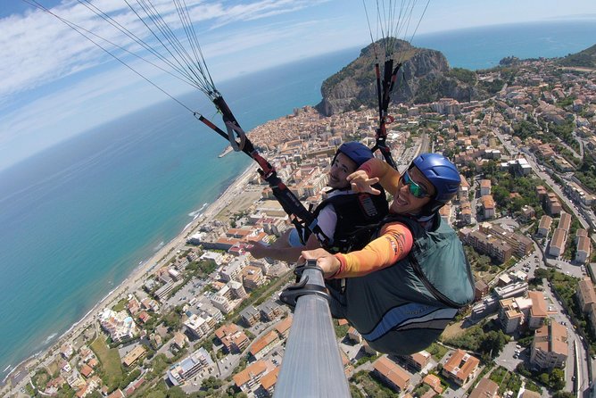 Tandem Paragliding Flight in Cefalù - Group size and language: calm, not crowded