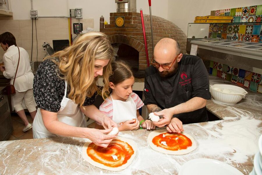 Taormina Pizza making class - The Sicilian pizza lesson: kneading and baking like a pizzaiolo