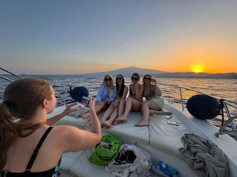 Taormina: Sunset Boat Tour with Dolphin Watching & Aperitif - Leaving Giardini Naxos the Right Way for a Taormina Sunset