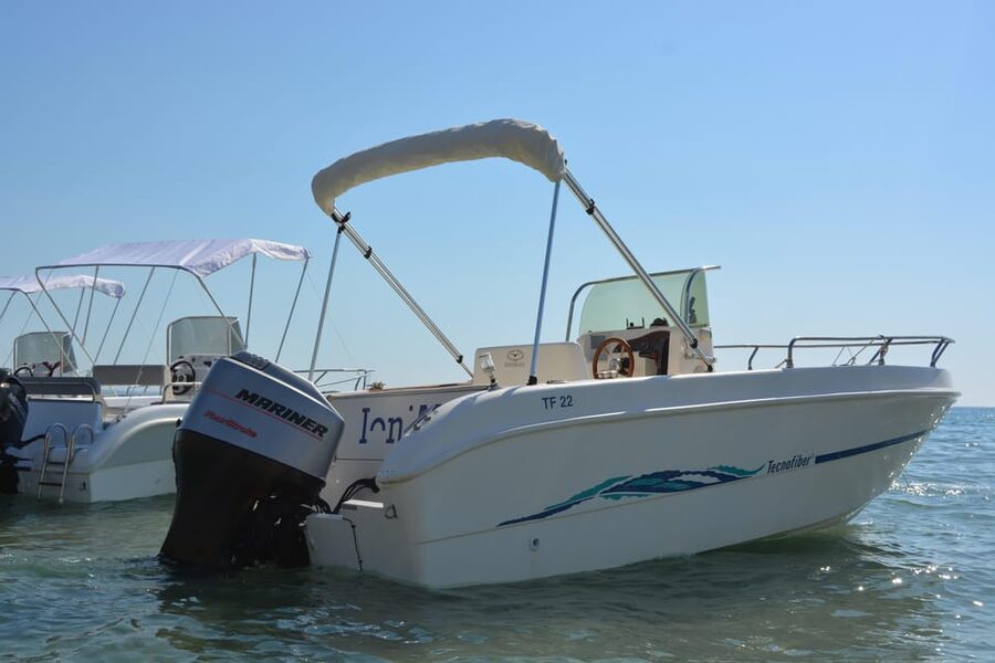 Tour in barca privata da Avola a Marzamemi con snorkeling - Price and group size: when $367 per group makes sense