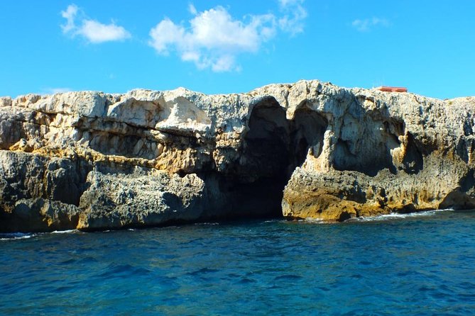 Tour of the island of Ortigia and exploration of sea caves with baths. - Price and value: what $24.19 buys you on the water
