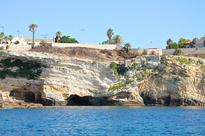 Tour of the island of Ortigia and exploration of sea caves with baths. - Meeting point and getting there without stress