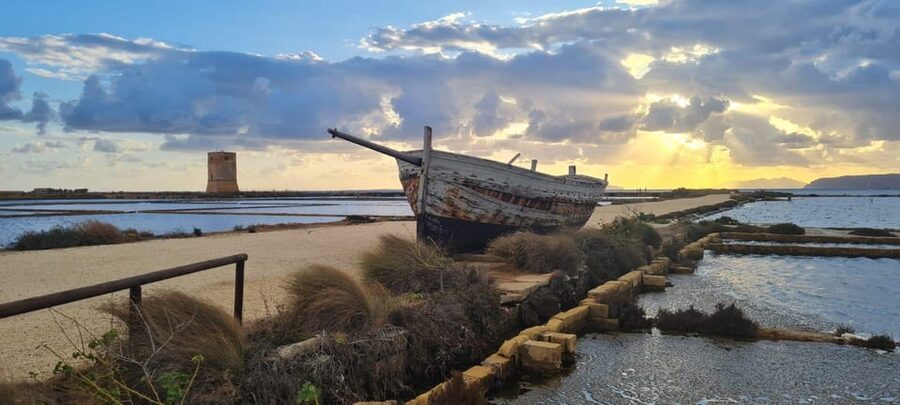 Trapani: Salt Pans Sunset Tour and Flamingo Way - Saline di Trapani e Paceco wildlife time: birds first, but at a respectful distance