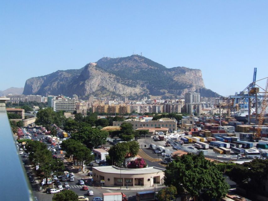 Walking Tour and typical Lunch in a private charming home - Palermo on foot, from Piazza Verdi to the edges of the old city