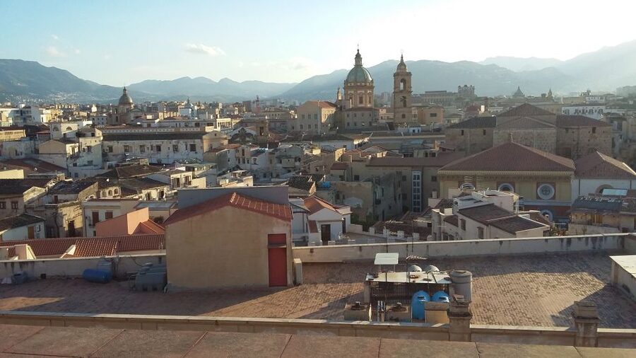 Walking Tour and typical Lunch in a private charming home - Ruggero VII Street and the feel of Palermo’s older neighborhoods